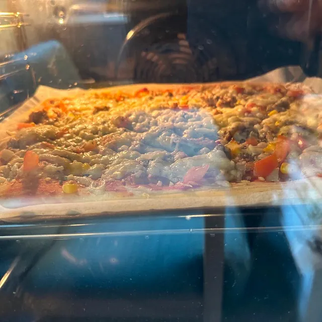 Hjemmelaget pizza i ovn